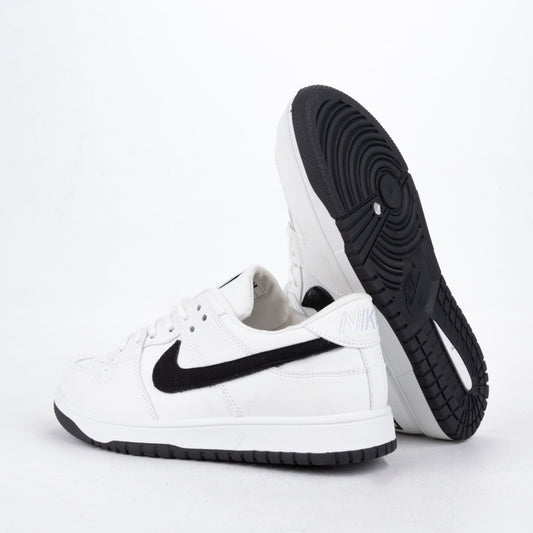 Nike NVRND Sneakers